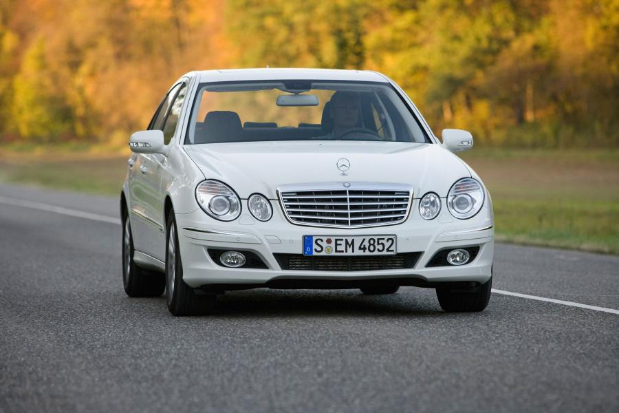  Mercedes-Benz E300 BlueTEC 2009 года  (фото 1 из 8)
